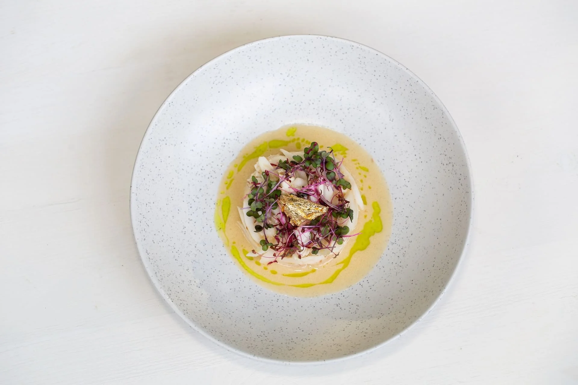 Plato gourmet de alta cocina en Querétaro, presentado con elegancia y estilo. Querétaro Gourmet