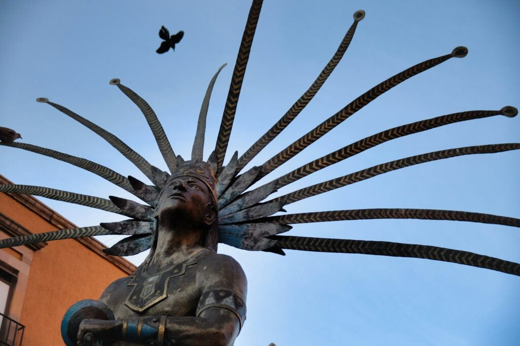 Statue and fountain of Danzante Conchero Chichimeca in Queretaro, Mexico ¿Qué hacer en Querétaro? | Un Destino de Lujo y Exclusividad Santiago de Querétaro