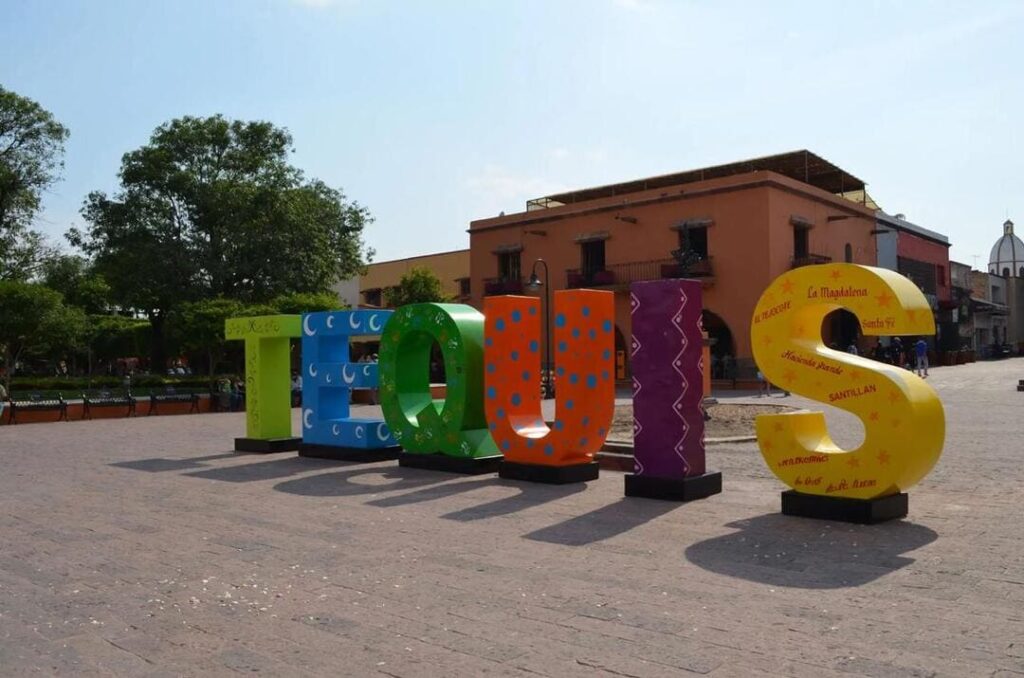 Letras de Tequis en Tequisquiapan Letras de Tequis en la plaza de Tequisquiapan