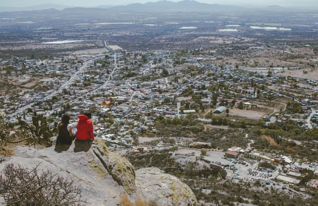 Vista panorámica del pueblo de Santiago de Querétaro y Las Mejores Zonas para Vivir en Querétaro desde el mirador.