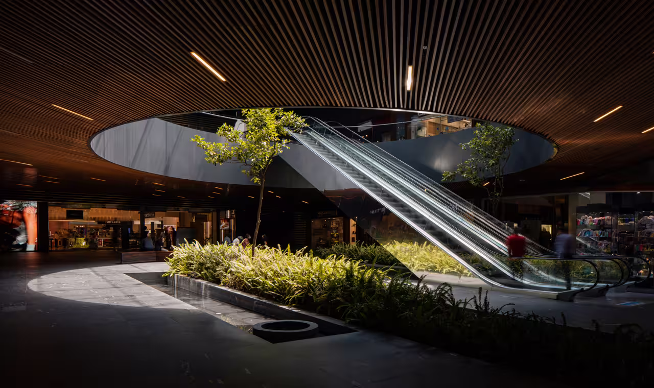 Interior de Plaza Antea Lifestyle Center en Querétaro con diseño moderno y exclusivo Arquitectura y diseño Antea