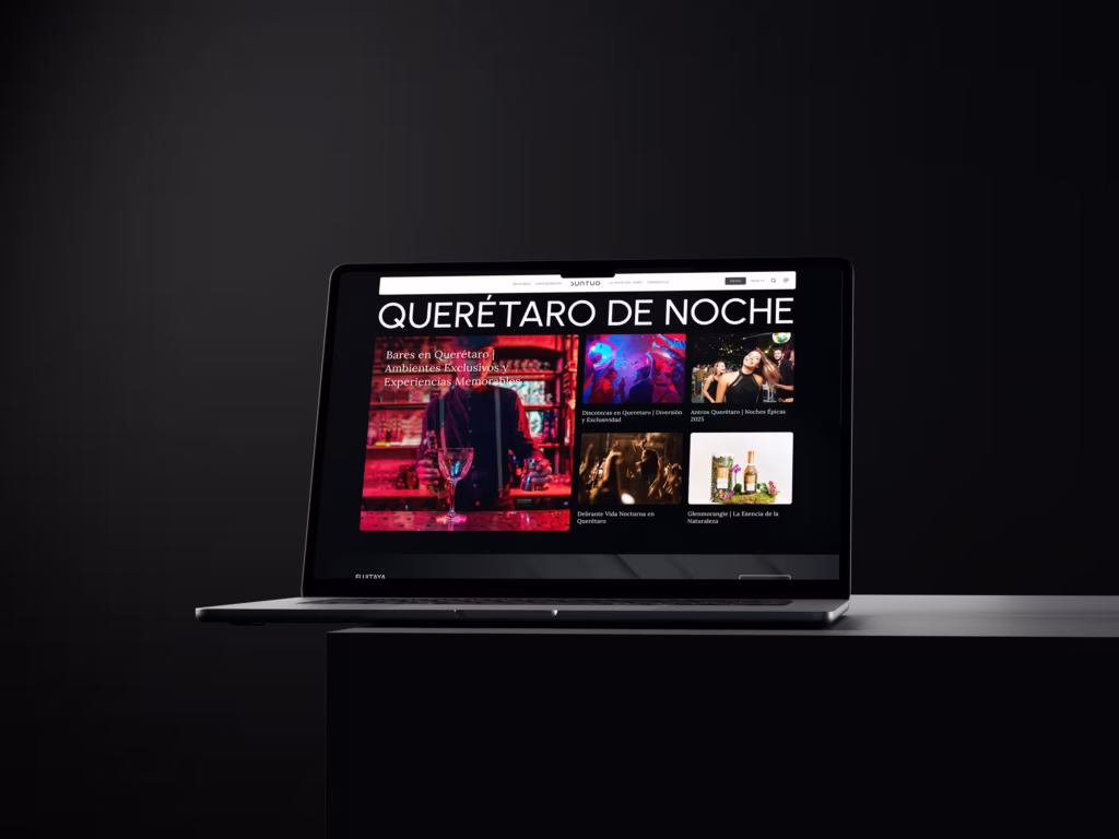 Vista nocturna de Querétaro con luces vibrantes que revelan la vida nocturna exclusiva y sofisticada de la ciudad.