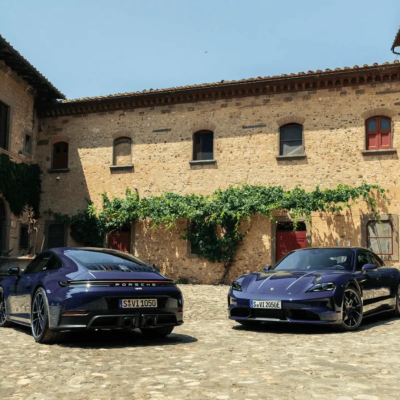 Porsche x Ferragamo edición 2025 en color Blusogno, una de solo 52 unidades en el mundo.