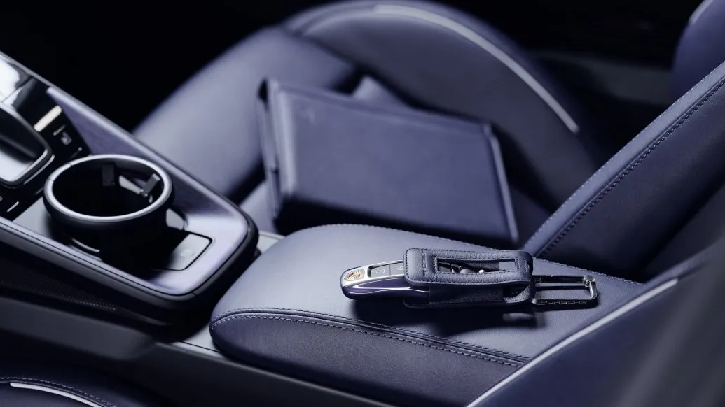 Interior Blusogno: El lujo de sentirse dentro de una pieza de arte automotriz Interior en cuero tono Blusogno del Porsche 911 edición limitada 2025 – máxima armonía visual entre diseño, color y exclusividad
