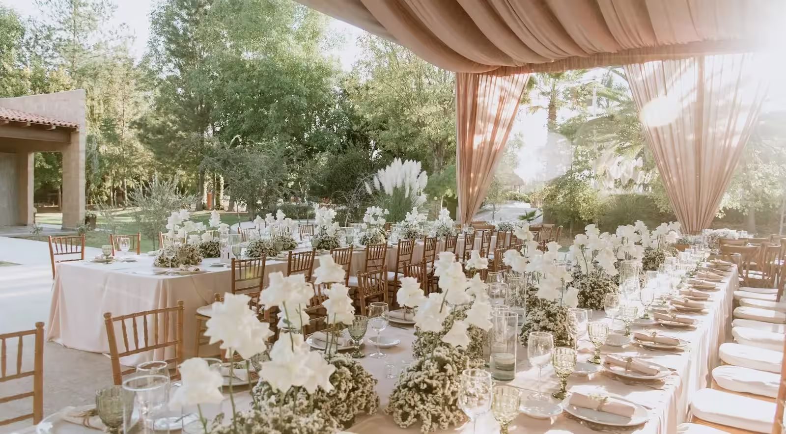 Vista de evento en María y Bernardo Casa Viñedo, Querétaro México — celebración elegante entre arquitectura vinícola y naturaleza.