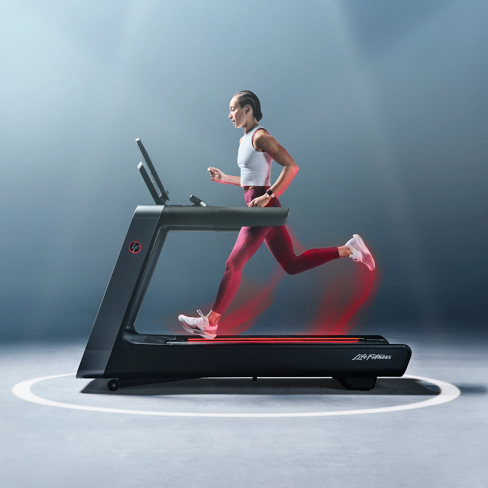Life Fitness Symbio Runner en uso, caminadora premium para hoteles y gimnasios