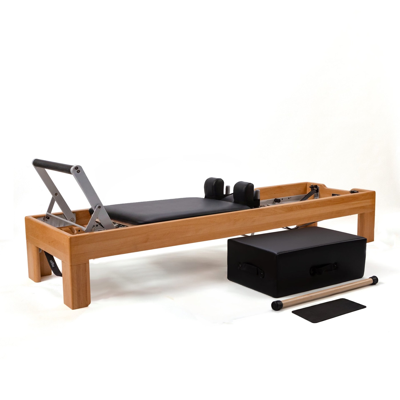 Peak Pilates Artistry Reformer de madera con tapicería negra